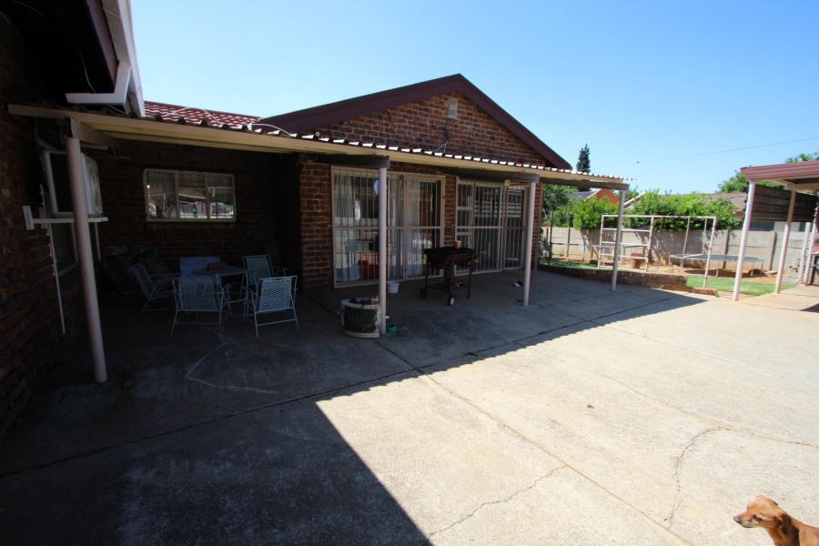 4 Bedroom Property for Sale in Riebeeckstad Free State